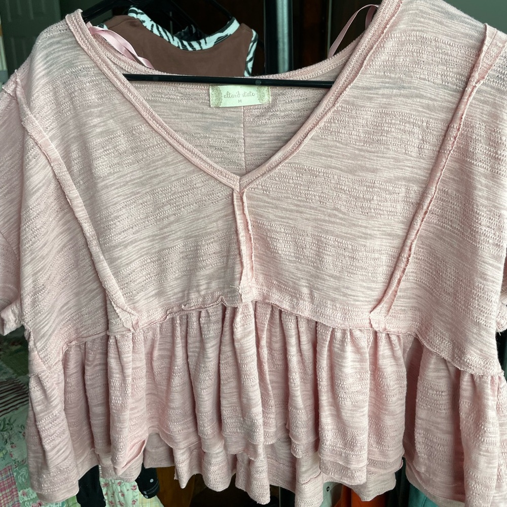 Altar’d state short pink “flowy” top